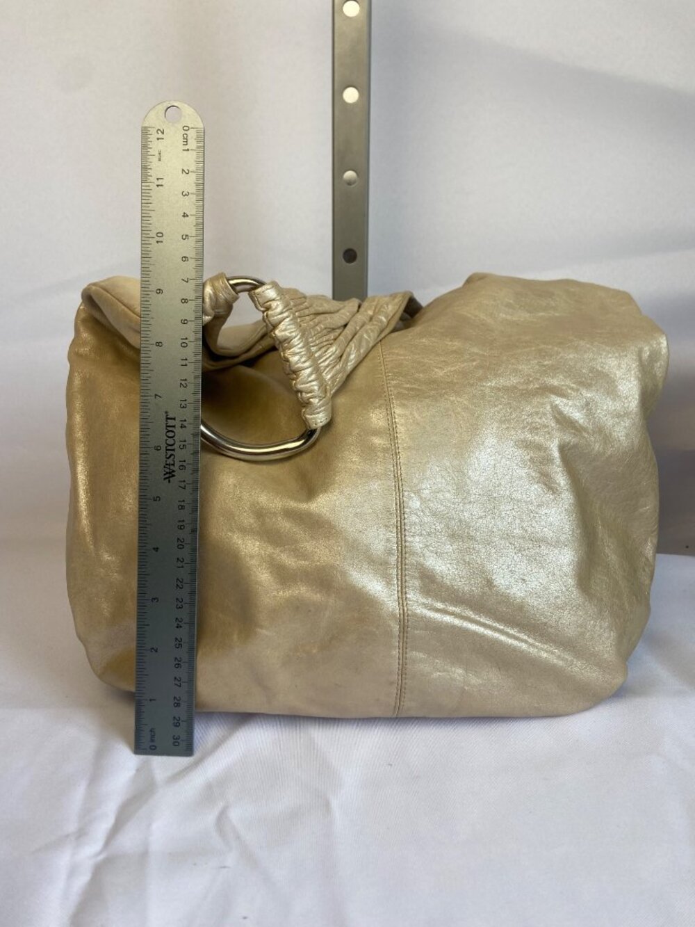Hobo International Sheila Metallic Gold Crackle Leather Shoulder Bag Hobo - Picture 4 of 12